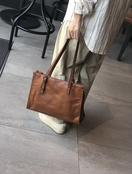 Soft-Leather-Women’s-Tote-Fits-A10-Zipper-Closure-Everyday-Office-and-Casual-Handbag-Best