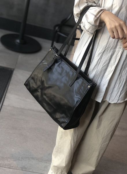 Soft-Leather-Women’s-Tote-Fits-A12-Zipper-Closure-Everyday-Office-and-Casual-Handbag-Black