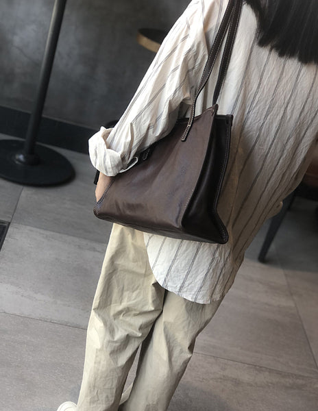 Soft-Leather-Women’s-Tote-Fits-A18-Zipper-Closure-Everyday-Office-and-Casual-Handbag-Classy