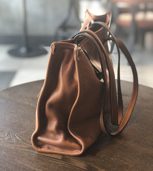 Soft-Leather-Women’s-Tote-Fits-A23-Zipper-Closure-Everyday-Office-and-Casual-Handbag-Details