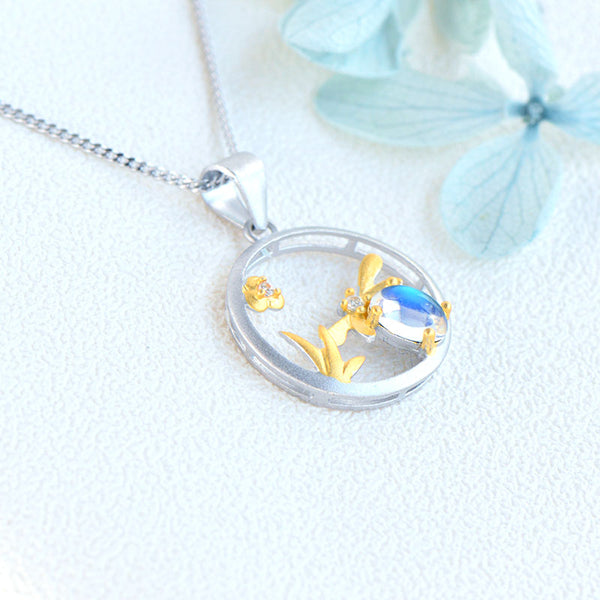 Bee Shaped Ladies Blue Moonstone Crystal Necklace Sterling Silver Pendant Necklace For Women