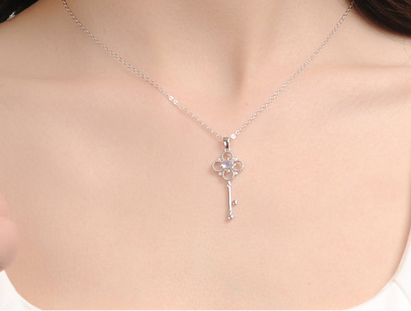 Charm Womens Key Shaped Silver Moonstone Pendant Necklace For Women Nice