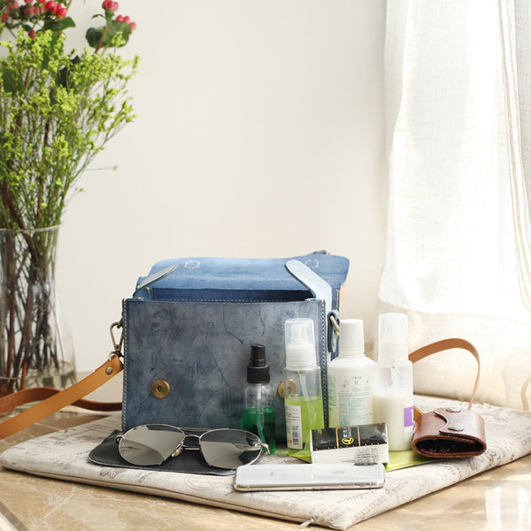 Cute-Women's-Waxed-Leather-Crossbody-Satchel-Purse-Messenger-Bag-For-Women-Outside