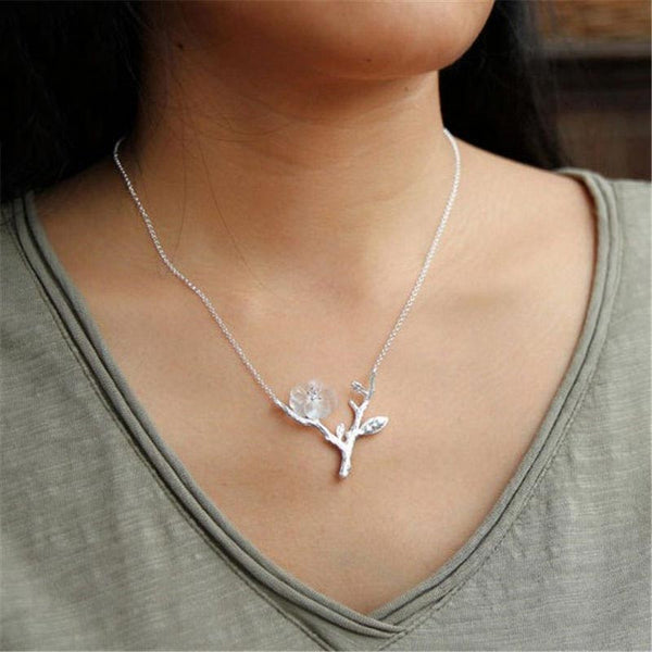 Handmade White Quartz Crystal Pendant Necklace in Silver Gemstone Jewelry Accessorie Women