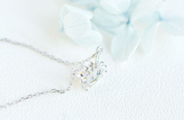 Ladies Crab Shaped Gold Plated Silver Moonstone Pendant Necklace June Birthstone For Women Fashion