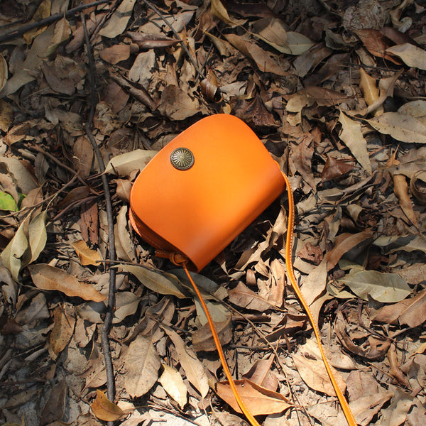 Mini Vintage Handmade Leather Saddle Crossbody Shoulder Round Bag Purses Women outside