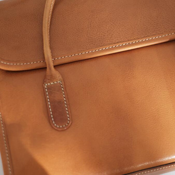 Quilted Ladies Beige Leather Over The Shoulder Bag Leather Handbags For Women Cowhide