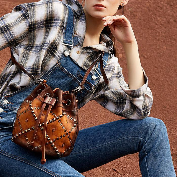 Rivets Leather Bucket Bag Designer Crossbody Bags Purse for Women Details