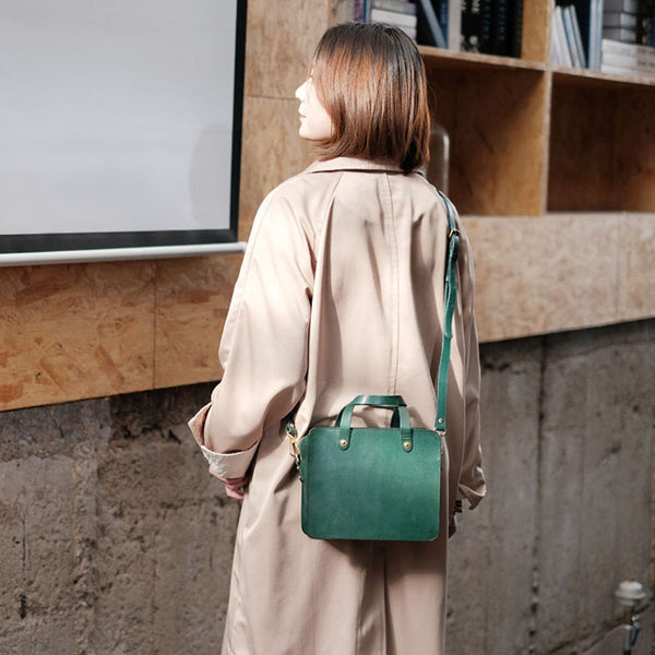 Small Ladies Leather Side Bag Purse Shoulder Handbags for Women Outside