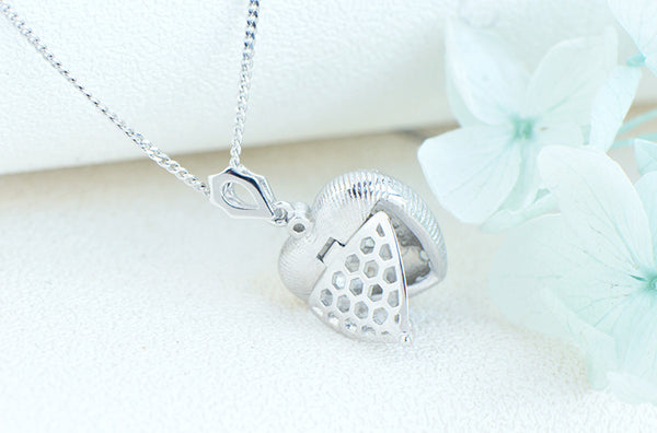 Elegant Ladies Blue Moonstone Pendant Necklace Heart Silver Locket Necklace For Women Back