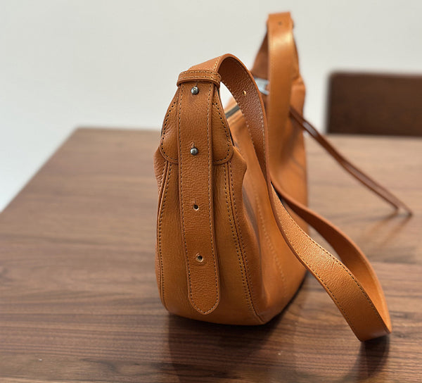 Genuine Leather Crescent Crossbody Bag for Women Adjustable Shoulder Bag with Zipper Compartments Fashion