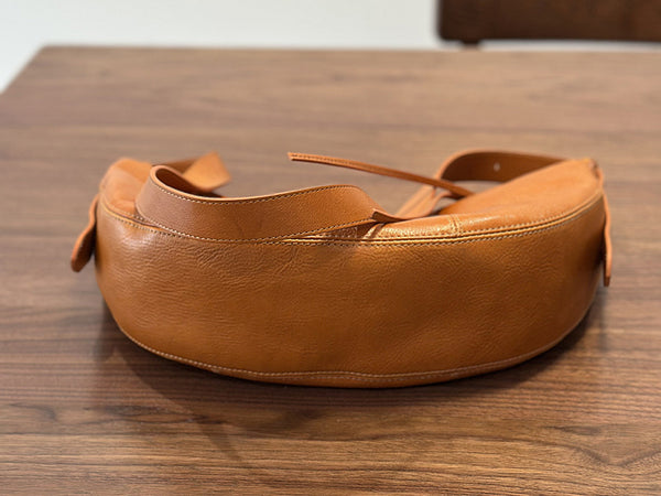 Genuine Leather Crescent Crossbody Bag for Women Adjustable Shoulder Bag with Zipper Compartments Fashionable