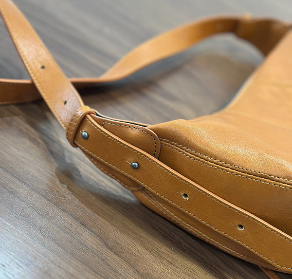 Genuine Leather Crescent Crossbody Bag for Women Adjustable Shoulder Bag with Zipper Compartments Quality