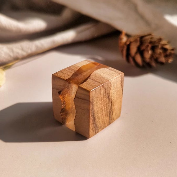 Handmade Sandalwood Resin Pendant Necklace Adjustable Wax Cord Natural Wooden Cube Jewelry for Men and Women Beautiful