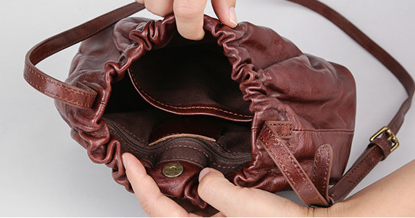Vintage Genuine Leather Ruched Shoulder Crossbody Bag for Women Soft Vegetable-Tanned Cowhide Purse Details