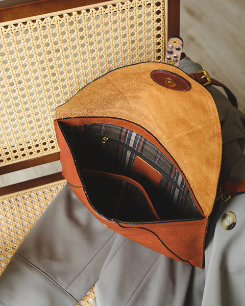 Vintage Leather Envelope Crossbody Bag for Women Vegetable Tanned Cowhide Shoulder Bag Inside