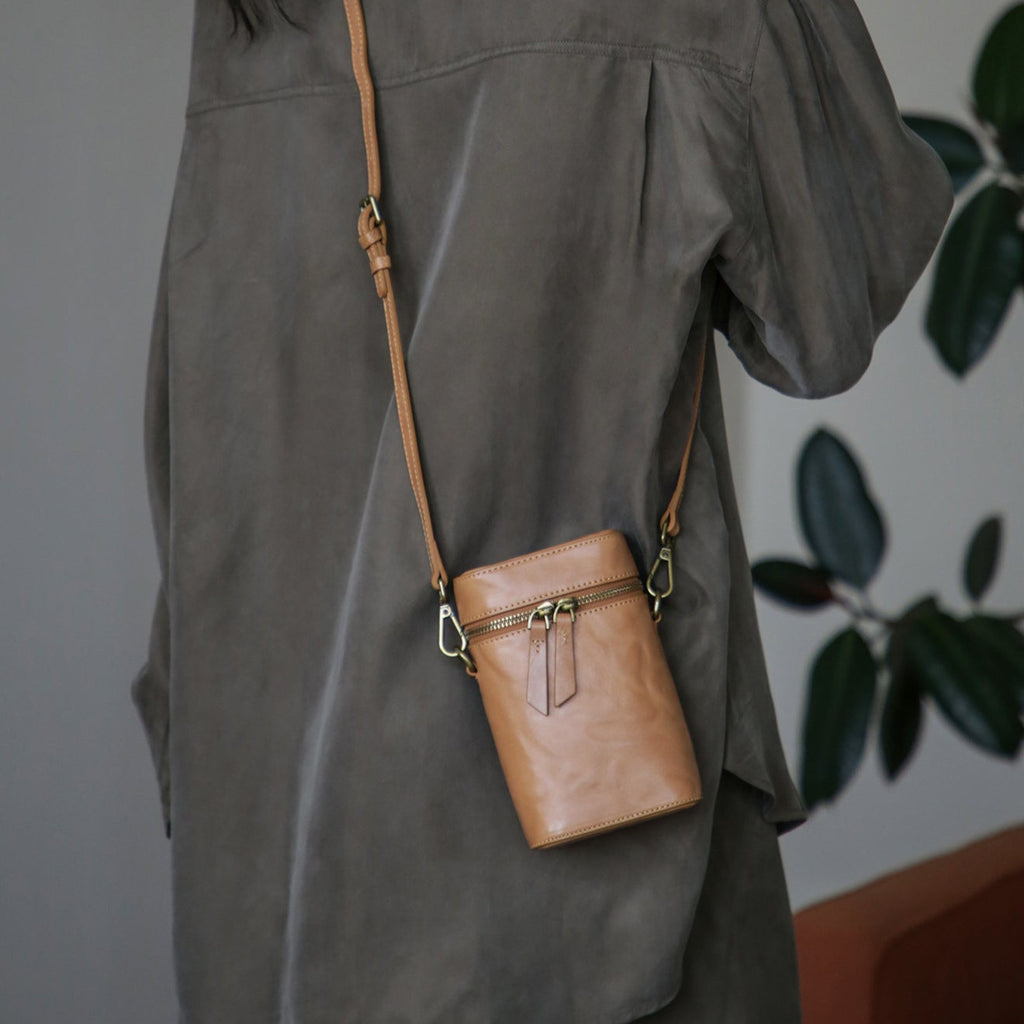 Vintage Leather Phone Crossbody Bag for Women Mini Box Bag in Vegetable Tanned Cowhide Beautiful