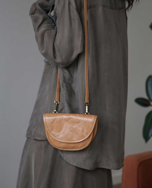 Vintage Leather Saddle Bag for Women Mini Crossbody Purse in Vegetable-Tanned Cowhide Elegant
