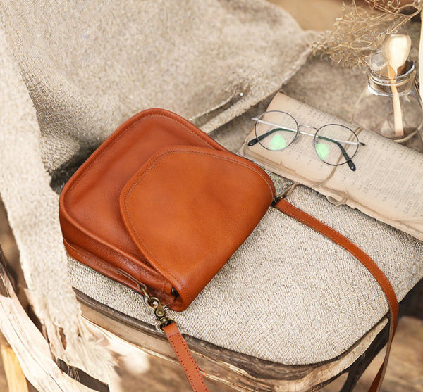 Vintage Leather Saddle Bag for Women Small Vegetable Tanned Crossbody Bag Classic