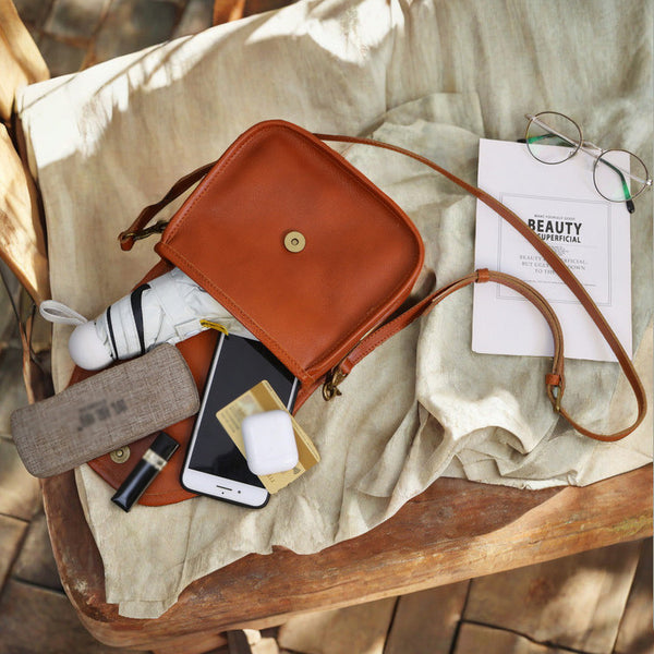 Vintage Leather Saddle Bag for Women Small Vegetable Tanned Crossbody Bag Cute