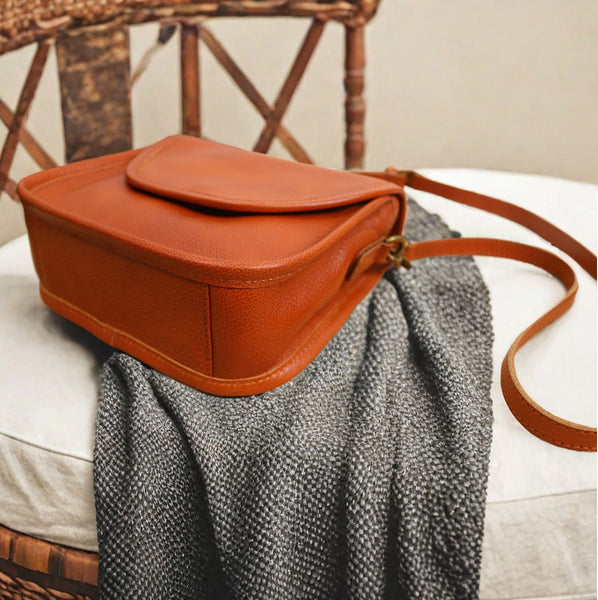 Vintage Leather Saddle Bag for Women Small Vegetable Tanned Crossbody Bag Details
