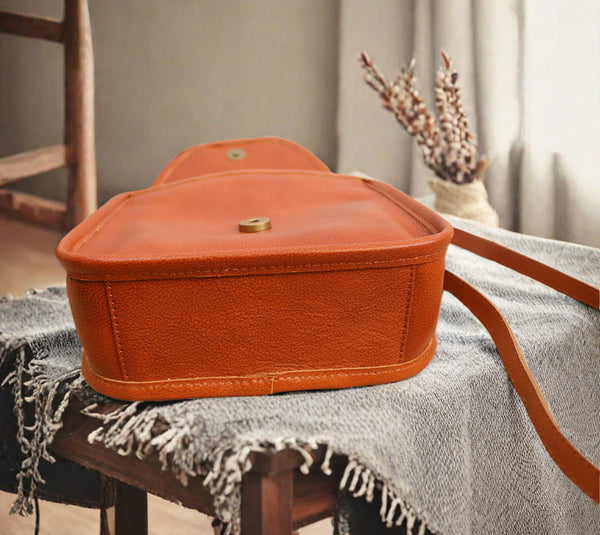 Vintage Leather Saddle Bag for Women Small Vegetable Tanned Crossbody Bag Durable