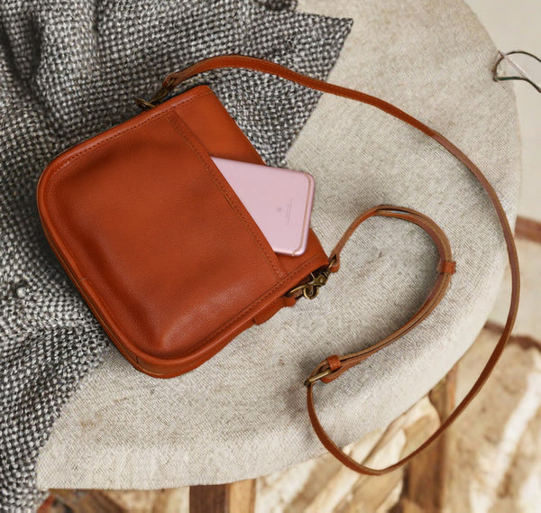 Vintage Leather Saddle Bag for Women Small Vegetable Tanned Crossbody Bag Fashion