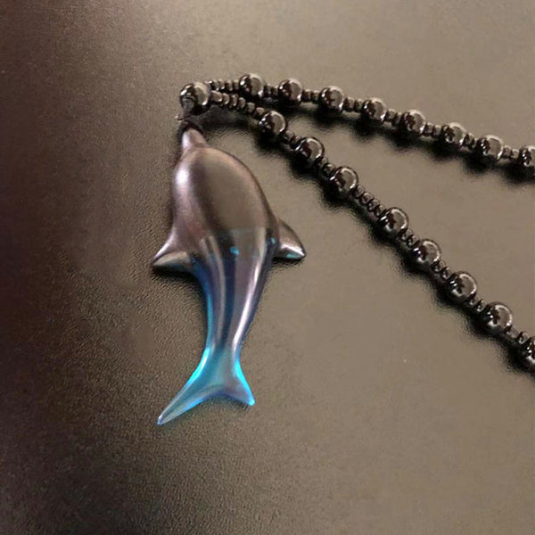 Blue Epoxy Resin Wood Pendant Necklace Handmade Dolphin Shaped Jewelry for Women and Men chic