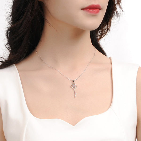 Charm Womens Key Shaped Silver Moonstone Pendant Necklace For Women Quality