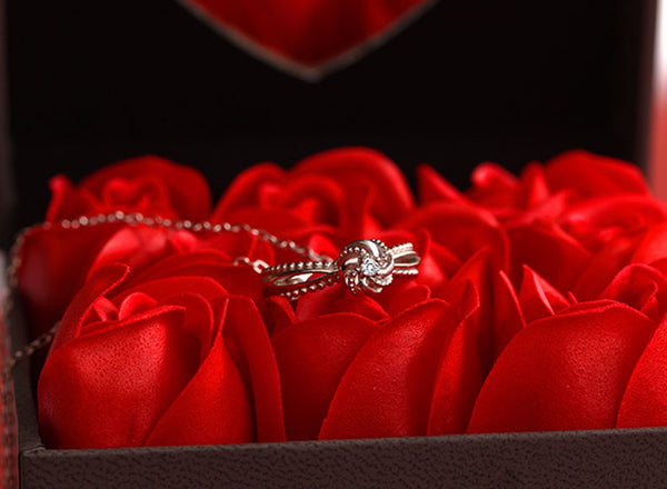 Cute Women's Fashion Diamond Rings Unique Moonstone Ring Pandant Necklace for Women Cute