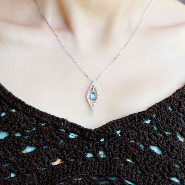 Elegant Ladies Blue Moonstone Sterling Silver Pendant Necklace For Women