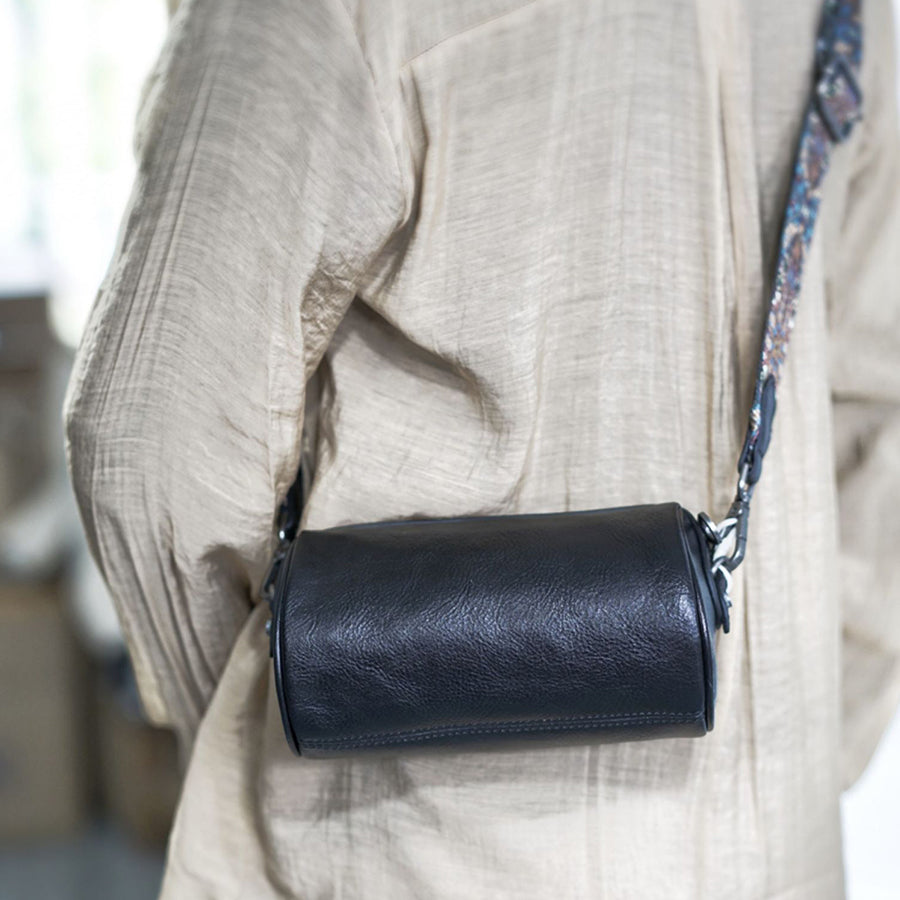 CATWALK COLLECTION HANDBAGS - Women's Small Leather Cross Body Bag / M –  The Real Handbag Shop