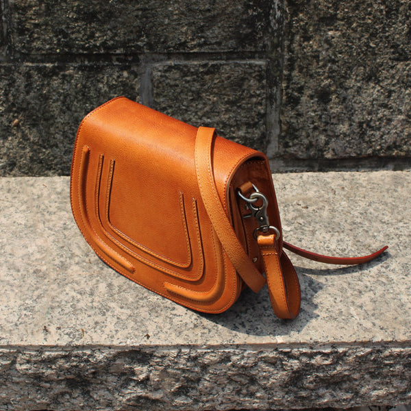 Vintage Handmade Leather Saddle Crossbody Shoulder Bag Round Bag Purses Women left