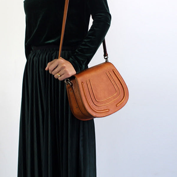 Vintage Handmade Leather Saddle Crossbody Shoulder Bag Round Bag Purses Women wear