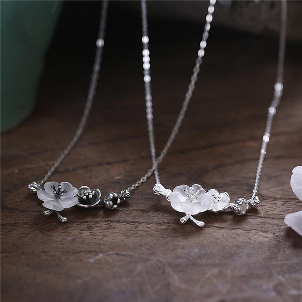 White Quartz Flower Pendant Necklace cute jewelry