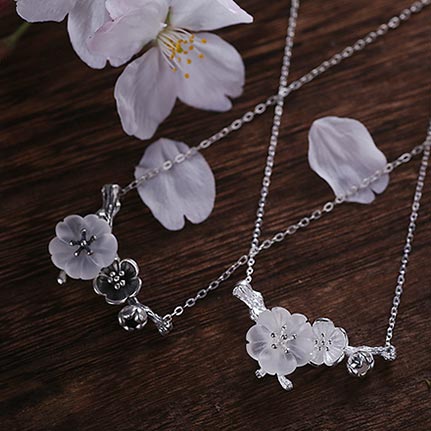 White Quartz Flower Pendant Necklace silver jewelry