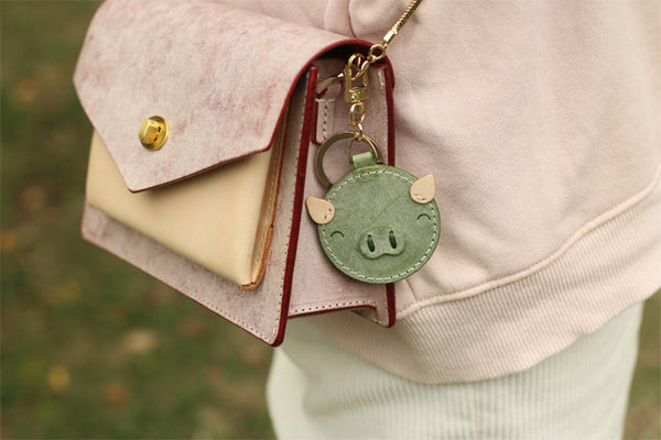 Womens Designer Keychains Cute Leather Piggy Keyrings for Women Accessories